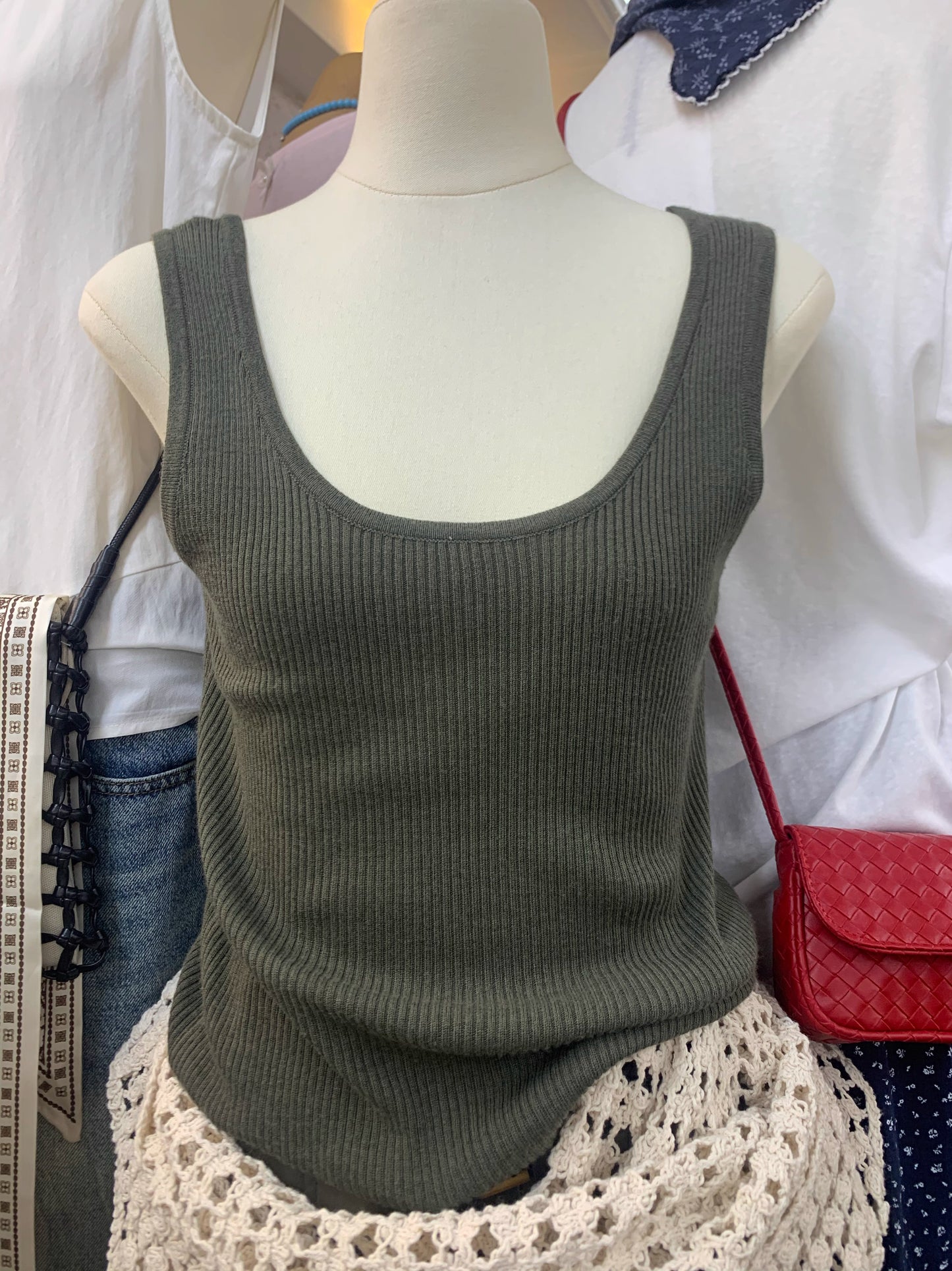 韓国風　透かし編みニットとベルト付きワイドレッグパンツ３点セット （即納品)